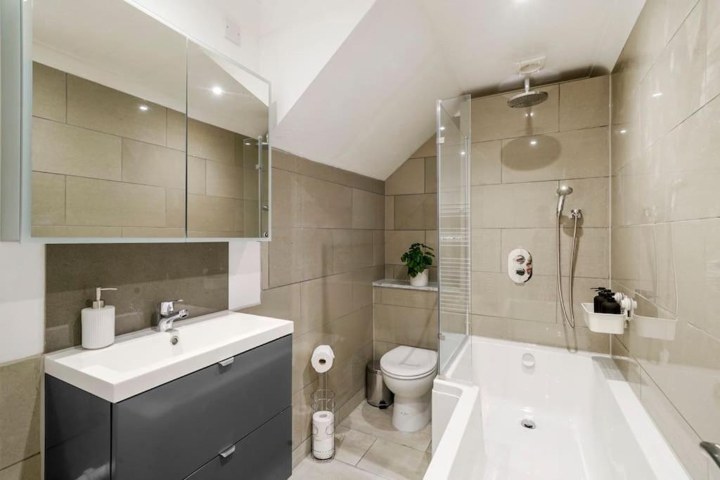 Modern 2 Bedroom Apartment In The Heart Of London Exteriör bild